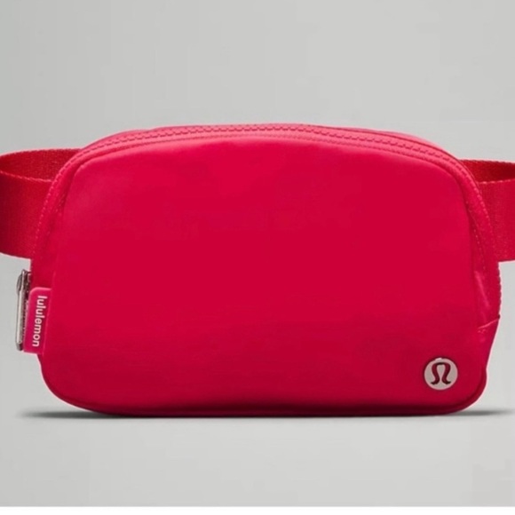LULULEMON 1L BELT BAG, SOLD OUT new Fanny pack workout gym lipgloss - Picture 2 of 2